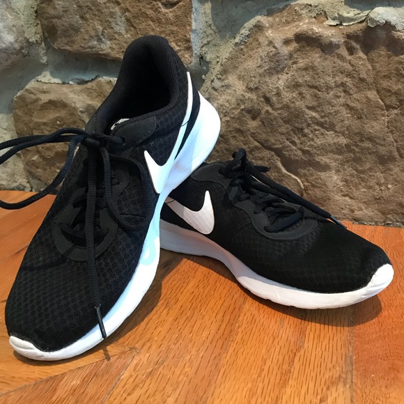 Nike Shoes - ♥️Nike sneakers♥️